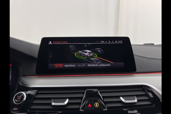 BMW 5 Serie Touring M550d xDrive High Executive M-Sportpack Aut. *PANO | LEATHER | LASER-LED | BLINDSPOT | MEMORY-PACK | HARMAN/KARDON |  DIGI-COCKPIT | AMBIENTLIGHT | SHIFTPADDLES | HEAD-UP | ADAPTIVE-CRUISE | TOWBAR | 19''ALU*