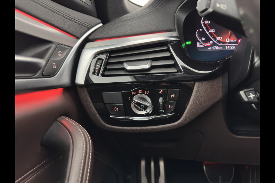 BMW 5 Serie Touring M550d xDrive High Executive M-Sportpack Aut. *PANO | LEATHER | LASER-LED | BLINDSPOT | MEMORY-PACK | HARMAN/KARDON |  DIGI-COCKPIT | AMBIENTLIGHT | SHIFTPADDLES | HEAD-UP | ADAPTIVE-CRUISE | TOWBAR | 19''ALU*