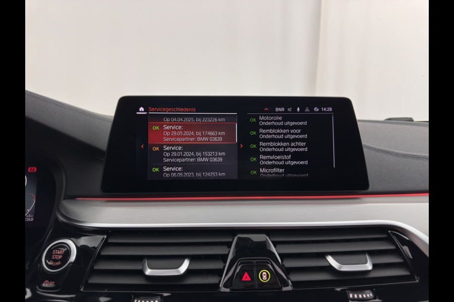 BMW 5 Serie Touring M550d xDrive High Executive M-Sportpack Aut. *PANO | LEATHER | LASER-LED | BLINDSPOT | MEMORY-PACK | HARMAN/KARDON |  DIGI-COCKPIT | AMBIENTLIGHT | SHIFTPADDLES | HEAD-UP | ADAPTIVE-CRUISE | TOWBAR | 19''ALU*