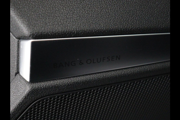 Audi A3 2.0 TFSI S3 quattro | Adaptive cruise | Bang & Olufsen | Matrix LED | Leder/Alcantara | Park Assist | Stoelverwarming | Virtual Cockpit | Carplay | Navigatie | Sportstoelen | Climate control