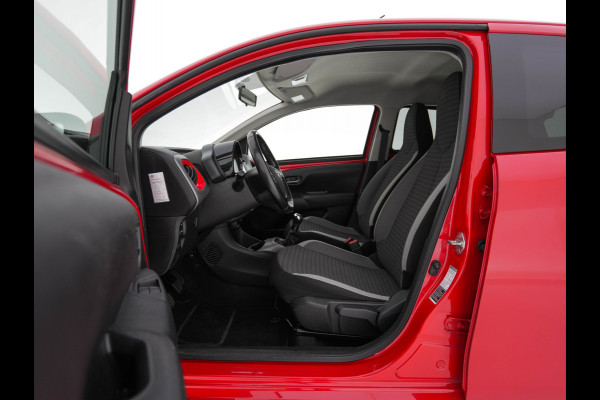 Toyota Aygo 1.0 VVT-i x-cite *AIRCO | CRUISE | CAMERA | CARPLAY | DAB | COMFORT-SEATS | PRIVACY-GLASS*