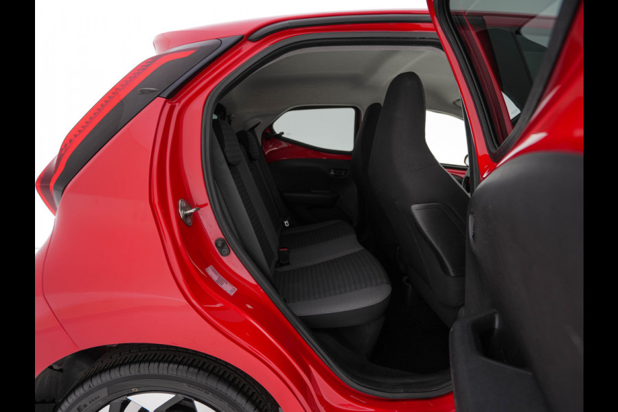 Toyota Aygo 1.0 VVT-i x-cite *AIRCO | CRUISE | CAMERA | CARPLAY | DAB | COMFORT-SEATS | PRIVACY-GLASS*