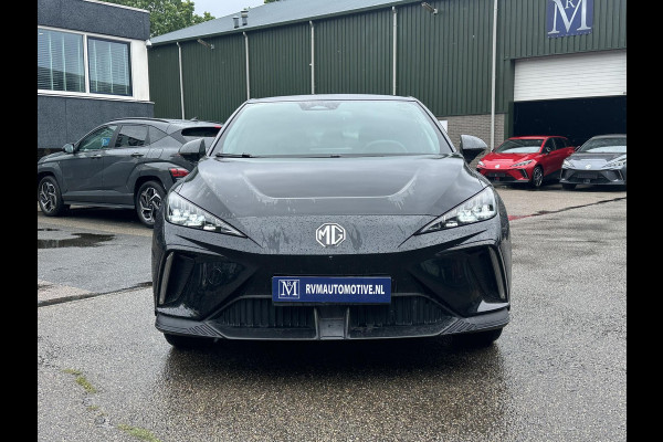MG Mg4 electric Luxury 64 kWh SOH 95% | 10.000KM! |360 CAMERA| 7 JAAR MG GARANTIE T/M 07-2031| ELEK. STOEL| DODE HOEK SENSOR| STOEL + STUURVERWARMING| ADAPTIVE CRUISE CONTROL