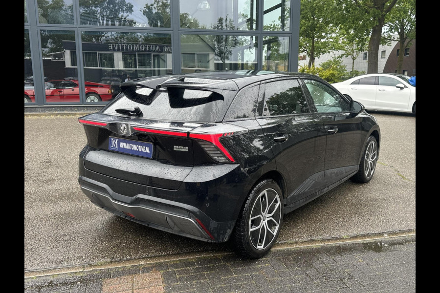 MG Mg4 electric Luxury 64 kWh SOH 95% | 10.000KM! |360 CAMERA| 7 JAAR MG GARANTIE T/M 07-2031| ELEK. STOEL| DODE HOEK SENSOR| STOEL + STUURVERWARMING| ADAPTIVE CRUISE CONTROL