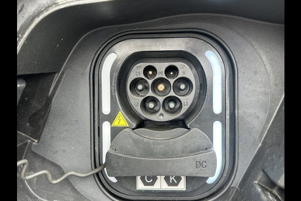 MG Mg4 electric Luxury 64 kWh SOH 95% | 10.000KM! |360 CAMERA| 7 JAAR MG GARANTIE T/M 07-2031| ELEK. STOEL| DODE HOEK SENSOR| STOEL + STUURVERWARMING| ADAPTIVE CRUISE CONTROL