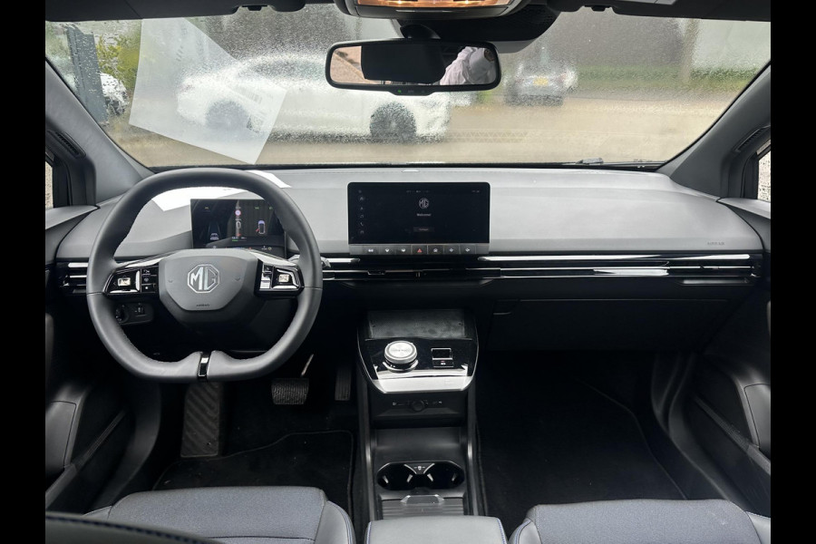 MG Mg4 electric Luxury 64 kWh SOH 95% | 10.000KM! |360 CAMERA| 7 JAAR MG GARANTIE T/M 07-2031| ELEK. STOEL| DODE HOEK SENSOR| STOEL + STUURVERWARMING| ADAPTIVE CRUISE CONTROL