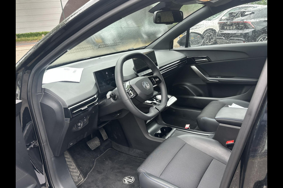 MG Mg4 electric Luxury 64 kWh SOH 95% | 10.000KM! |360 CAMERA| 7 JAAR MG GARANTIE T/M 07-2031| ELEK. STOEL| DODE HOEK SENSOR| STOEL + STUURVERWARMING| ADAPTIVE CRUISE CONTROL