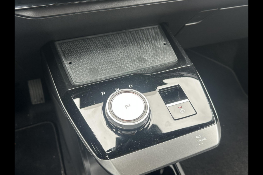MG Mg4 electric Luxury 64 kWh SOH 95% | 10.000KM! |360 CAMERA| 7 JAAR MG GARANTIE T/M 07-2031| ELEK. STOEL| DODE HOEK SENSOR| STOEL + STUURVERWARMING| ADAPTIVE CRUISE CONTROL