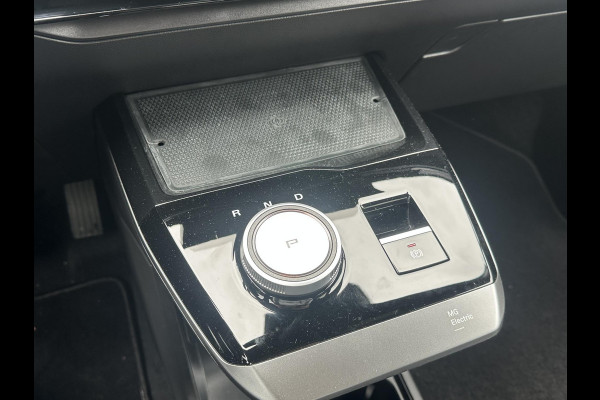 MG Mg4 electric Luxury 64 kWh SOH 95% | 10.000KM! |360 CAMERA| 7 JAAR MG GARANTIE T/M 07-2031| ELEK. STOEL| DODE HOEK SENSOR| STOEL + STUURVERWARMING| ADAPTIVE CRUISE CONTROL