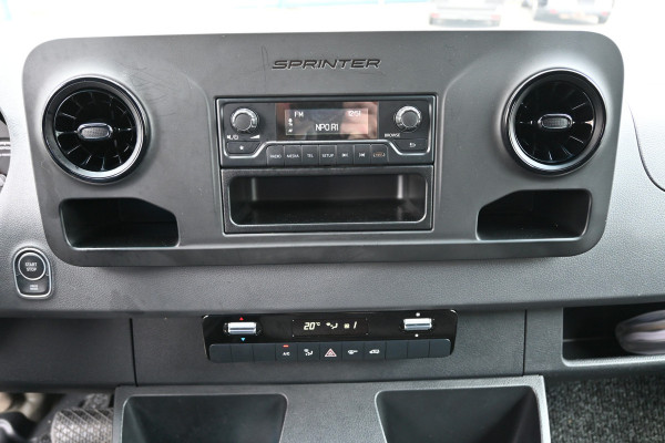 Mercedes-Benz eSprinter 312 L2H2 FWD 56 kWh Camera, Stoelverwarming