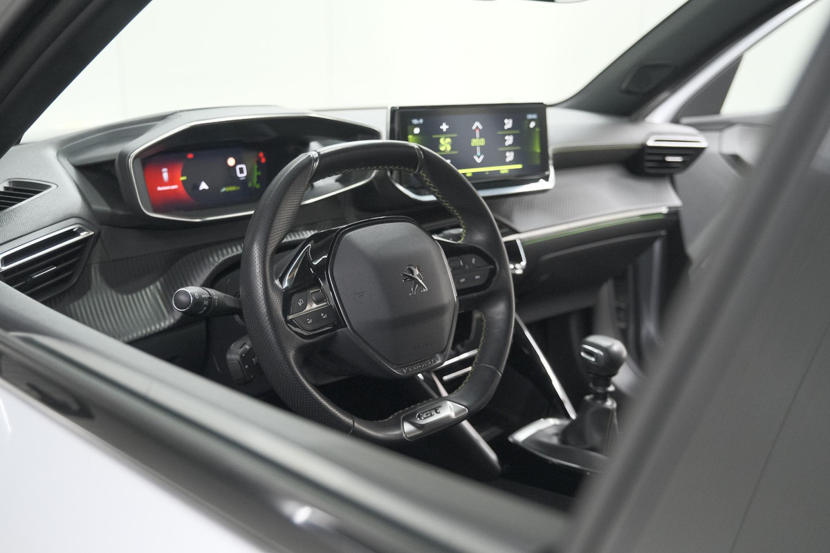 Peugeot 2008 PureTech 130 GT-Line | Camera | Adaptieve Cruise Control | Navigatie | Climate Control