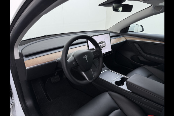 Tesla Model 3 Standard RWD Plus LFP Accu SOH 90,5% Warmtepomp Lmv 19" Elek.Achterklep Leder Panoramadak Navi Ecc Camera's Navi Ecc Pdc Traffic Aware Cruise + Aut.Sturen Lmv Led Elek.Stoelen+Memory+Verwarmd Dealeronderhouden Origineel Nederlandse Auto Garantie op Accu en Motor tot 21-6-2030/160.000km
