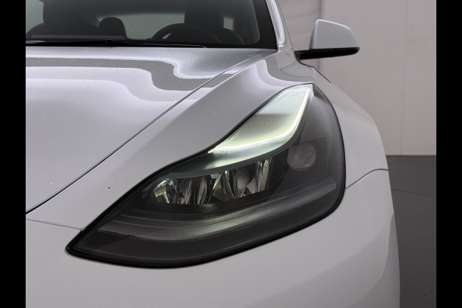 Tesla Model 3 Standard RWD Plus LFP Accu SOH 90,5% Warmtepomp Lmv 19" Elek.Achterklep Leder Panoramadak Navi Ecc Camera's Navi Ecc Pdc Traffic Aware Cruise + Aut.Sturen Lmv Led Elek.Stoelen+Memory+Verwarmd Dealeronderhouden Origineel Nederlandse Auto Garantie op Accu en Motor tot 21-6-2030/160.000km