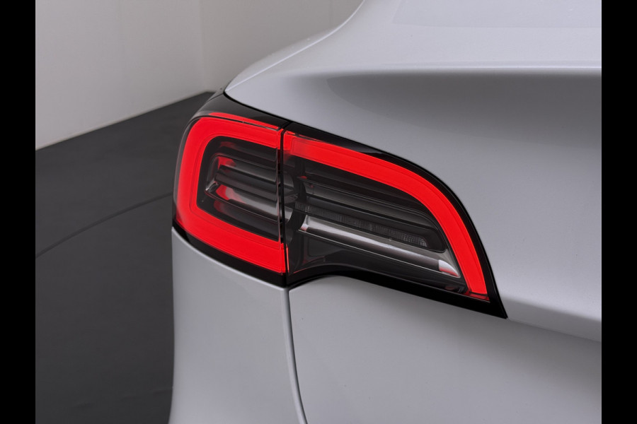 Tesla Model 3 Standard RWD Plus LFP Accu SOH 90,5% Warmtepomp Lmv 19" Elek.Achterklep Leder Panoramadak Navi Ecc Camera's Navi Ecc Pdc Traffic Aware Cruise + Aut.Sturen Lmv Led Elek.Stoelen+Memory+Verwarmd Dealeronderhouden Origineel Nederlandse Auto Garantie op Accu en Motor tot 21-6-2030/160.000km