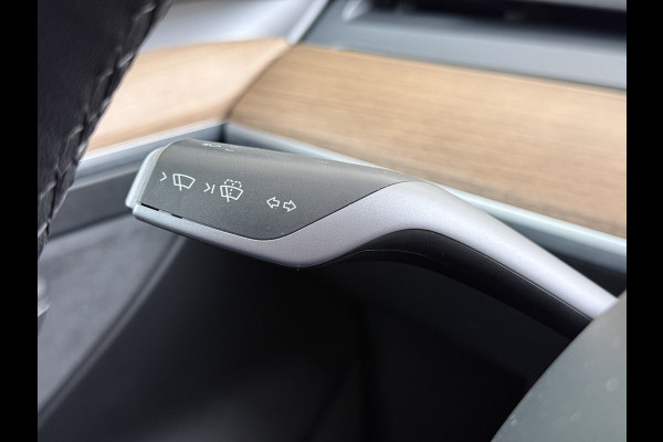 Tesla Model 3 Standard RWD Plus LFP Accu SOH 90,5% Warmtepomp Lmv 19" Elek.Achterklep Leder Panoramadak Navi Ecc Camera's Navi Ecc Pdc Traffic Aware Cruise + Aut.Sturen Lmv Led Elek.Stoelen+Memory+Verwarmd Dealeronderhouden Origineel Nederlandse Auto Garantie op Accu en Motor tot 21-6-2030/160.000km