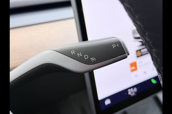 Tesla Model 3 Standard RWD Plus LFP Accu SOH 90,5% Warmtepomp Lmv 19" Elek.Achterklep Leder Panoramadak Navi Ecc Camera's Navi Ecc Pdc Traffic Aware Cruise + Aut.Sturen Lmv Led Elek.Stoelen+Memory+Verwarmd Dealeronderhouden Origineel Nederlandse Auto Garantie op Accu en Motor tot 21-6-2030/160.000km