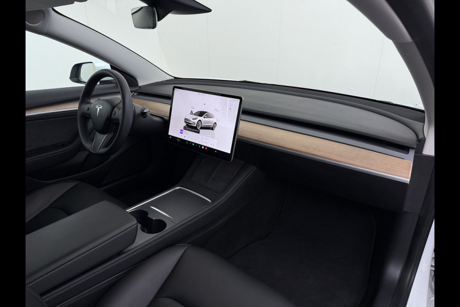 Tesla Model 3 Standard RWD Plus LFP Accu SOH 90,5% Warmtepomp Lmv 19" Elek.Achterklep Leder Panoramadak Navi Ecc Camera's Navi Ecc Pdc Traffic Aware Cruise + Aut.Sturen Lmv Led Elek.Stoelen+Memory+Verwarmd Dealeronderhouden Origineel Nederlandse Auto Garantie op Accu en Motor tot 21-6-2030/160.000km