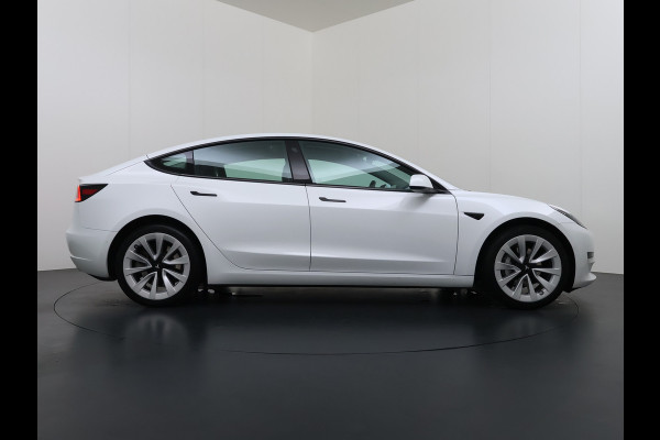 Tesla Model 3 Standard RWD Plus LFP Accu SOH 90,5% Warmtepomp Lmv 19" Elek.Achterklep Leder Panoramadak Navi Ecc Camera's Navi Ecc Pdc Traffic Aware Cruise + Aut.Sturen Lmv Led Elek.Stoelen+Memory+Verwarmd Dealeronderhouden Origineel Nederlandse Auto Garantie op Accu en Motor tot 21-6-2030/160.000km