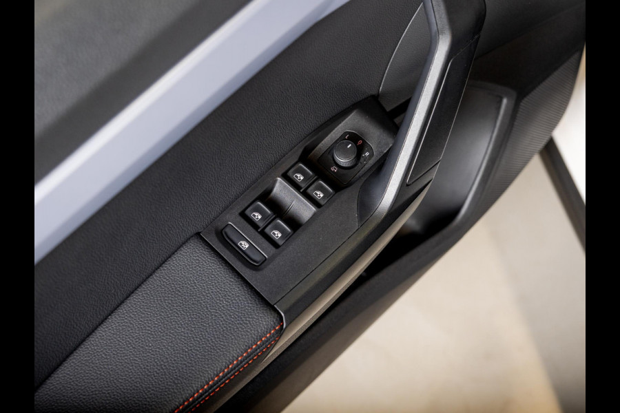 Seat Arona 1.0 TSI FR Business Connect / 110pk / Trekhaak / Dodehoek herkenning / Stoelverwarming /