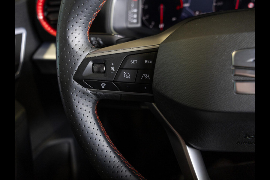 Seat Arona 1.0 TSI FR Business Connect / 110pk / Trekhaak / Dodehoek herkenning / Stoelverwarming /