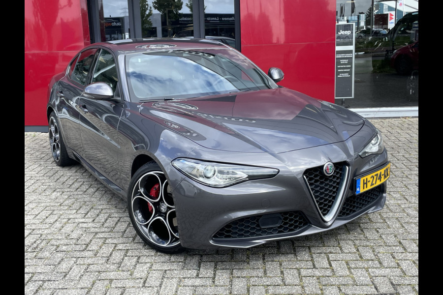 Alfa Romeo Giulia 2.0T Super | Veloce interieur | Stuur\stoel verwarming | Xenon | Regen\lichtsensor 19" velgen