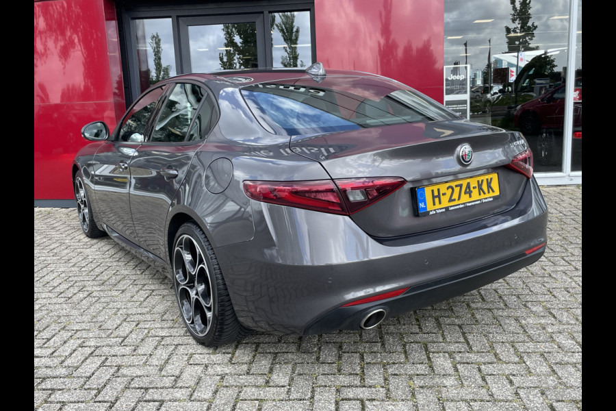 Alfa Romeo Giulia 2.0T Super | Veloce interieur | Stuur\stoel verwarming | Xenon | Regen\lichtsensor 19" velgen