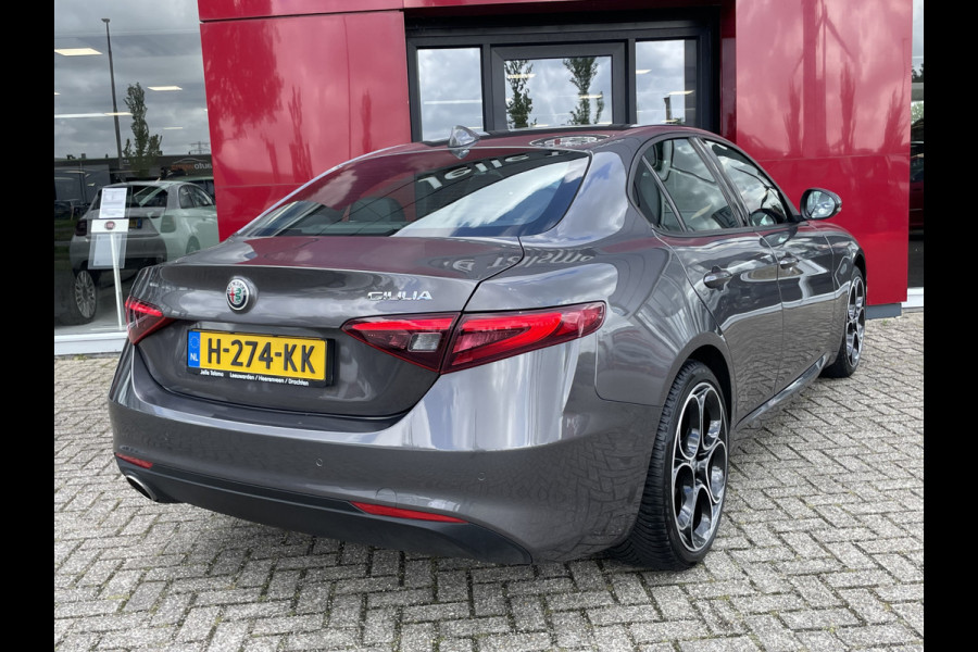 Alfa Romeo Giulia 2.0T Super | Veloce interieur | Stuur\stoel verwarming | Xenon | Regen\lichtsensor 19" velgen