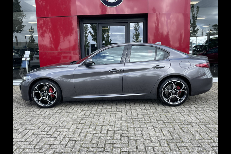 Alfa Romeo Giulia 2.0T Super | Veloce interieur | Stuur\stoel verwarming | Xenon | Regen\lichtsensor 19" velgen