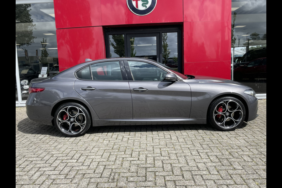 Alfa Romeo Giulia 2.0T Super | Veloce interieur | Stuur\stoel verwarming | Xenon | Regen\lichtsensor 19" velgen