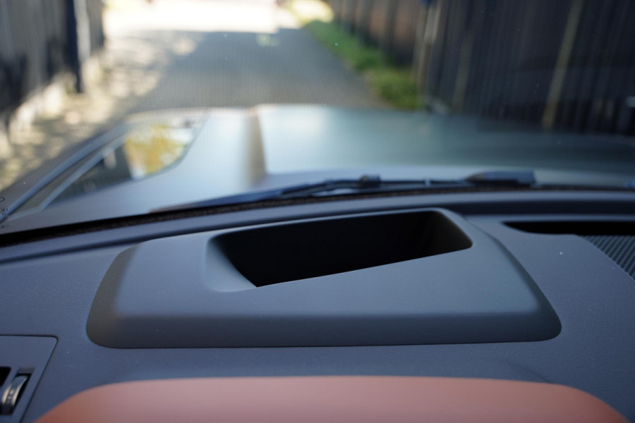 Land Rover Defender 110 P 635 Octa Edition One VAN GRIJS KENTEKEN