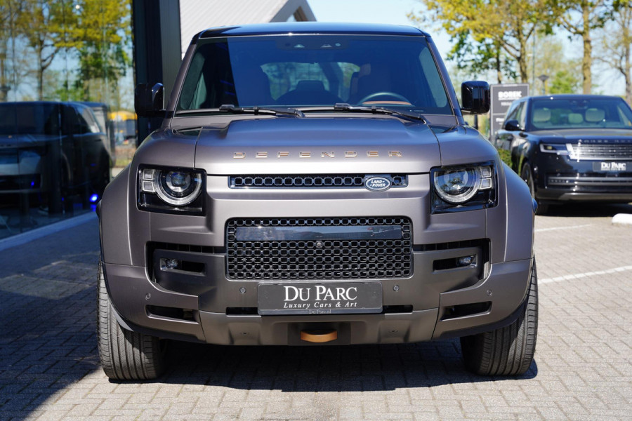 Land Rover Defender 110 P 635 Octa Edition One VAN GRIJS KENTEKEN