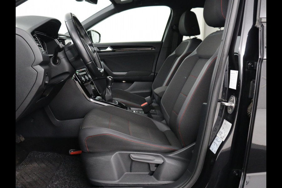 Volkswagen T-Roc 1.5 TSI Sport | Carplay | Virtual Cockpit | Full LED | Navigatie | Climate control | Parkeerhulp | 19'' lichtmetalen velgen | Bluetooth | Getint glas | Sportstuur