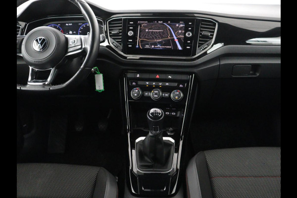 Volkswagen T-Roc 1.5 TSI Sport | Carplay | Virtual Cockpit | Full LED | Navigatie | Climate control | Parkeerhulp | 19'' lichtmetalen velgen | Bluetooth | Getint glas | Sportstuur