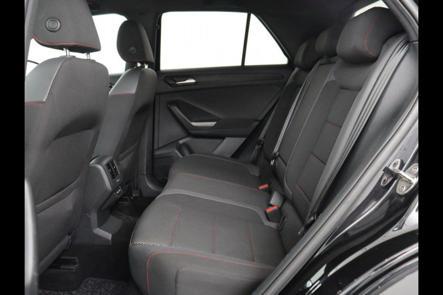 Volkswagen T-Roc 1.5 TSI Sport | Carplay | Virtual Cockpit | Full LED | Navigatie | Climate control | Parkeerhulp | 19'' lichtmetalen velgen | Bluetooth | Getint glas | Sportstuur