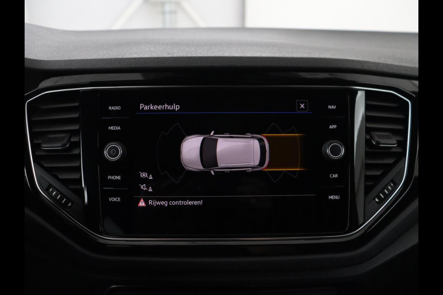 Volkswagen T-Roc 1.5 TSI Sport | Carplay | Virtual Cockpit | Full LED | Navigatie | Climate control | Parkeerhulp | 19'' lichtmetalen velgen | Bluetooth | Getint glas | Sportstuur