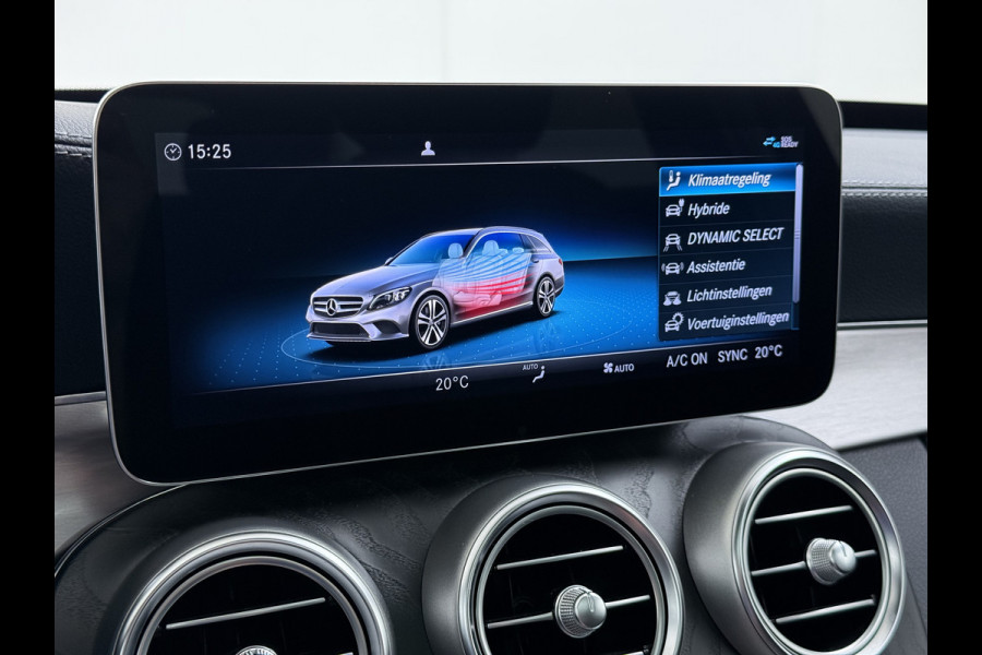 Mercedes-Benz C-Klasse Estate 300 EQ Hybrid Business Sol. AMG Night Ltd Panoramadak Trekhaak Navi 360°Camera Stoelverwarming Apple Carplay Android Auto Matrix Led Lmv Privacy Glas Elek. Privacy Glas Bluetooth Elek.Achterklep Led 1.800KG Trekgewicht 1e Eigenaar Dealeronderhouden Origineel Nederlandse Auto