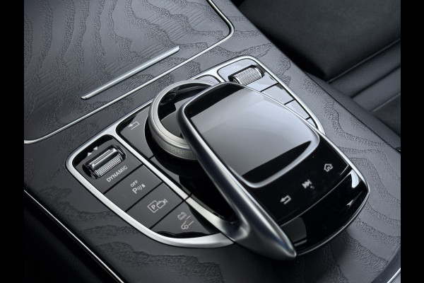 Mercedes-Benz C-Klasse Estate 300 EQ Hybrid Business Sol. AMG Night Ltd Panoramadak Trekhaak Navi 360°Camera Stoelverwarming Apple Carplay Android Auto Matrix Led Lmv Privacy Glas Elek. Privacy Glas Bluetooth Elek.Achterklep Led 1.800KG Trekgewicht 1e Eigenaar Dealeronderhouden Origineel Nederlandse Auto