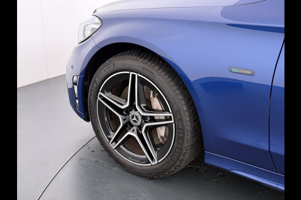 Mercedes-Benz C-Klasse Estate 300 EQ Hybrid Business Sol. AMG Night Ltd Panoramadak Trekhaak Navi 360°Camera Stoelverwarming Apple Carplay Android Auto Matrix Led Lmv Privacy Glas Elek. Privacy Glas Bluetooth Elek.Achterklep Led 1.800KG Trekgewicht 1e Eigenaar Dealeronderhouden Origineel Nederlandse Auto