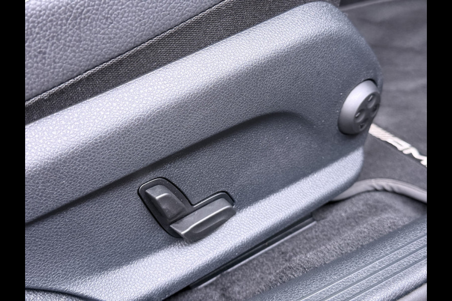 Mercedes-Benz C-Klasse Estate 300 EQ Hybrid Business Sol. AMG Night Ltd Panoramadak Trekhaak Navi 360°Camera Stoelverwarming Apple Carplay Android Auto Matrix Led Lmv Privacy Glas Elek. Privacy Glas Bluetooth Elek.Achterklep Led 1.800KG Trekgewicht 1e Eigenaar Dealeronderhouden Origineel Nederlandse Auto
