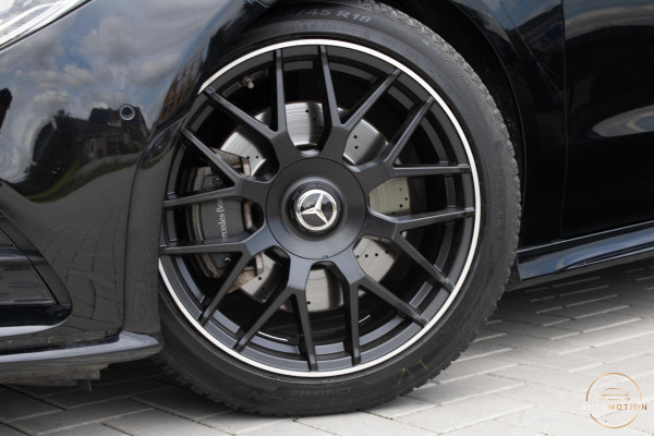 Mercedes-Benz CLA-Klasse 200 AMG Pano Memory Camera Sfeer