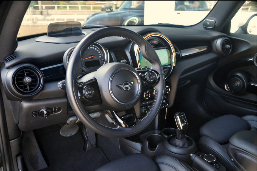 MINI Mini 1.5 Cooper 60 Years Edition | 25.000 km! | 1e eigenaar van juli 2019 | HK-Audio | Head Up | Panoramadak