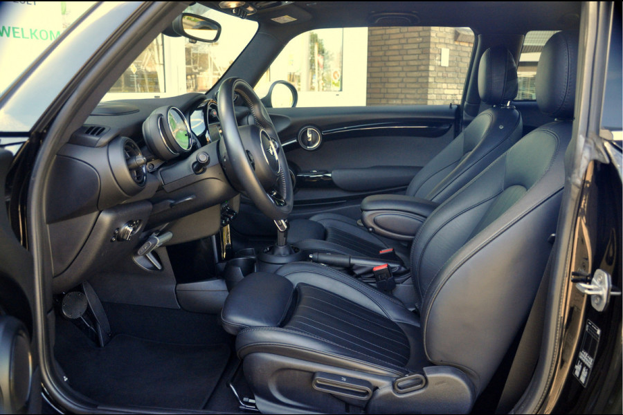 MINI Mini 1.5 Cooper 60 Years Edition | 25.000 km! | 1e eigenaar van juli 2019 | HK-Audio | Head Up | Panoramadak