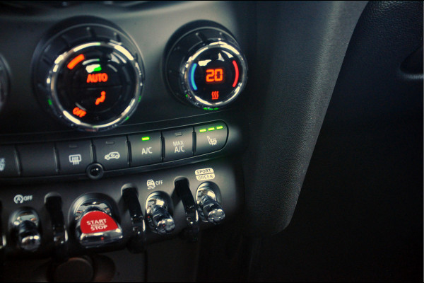 MINI Mini 1.5 Cooper 60 Years Edition | 25.000 km! | 1e eigenaar van juli 2019 | HK-Audio | Head Up | Panoramadak
