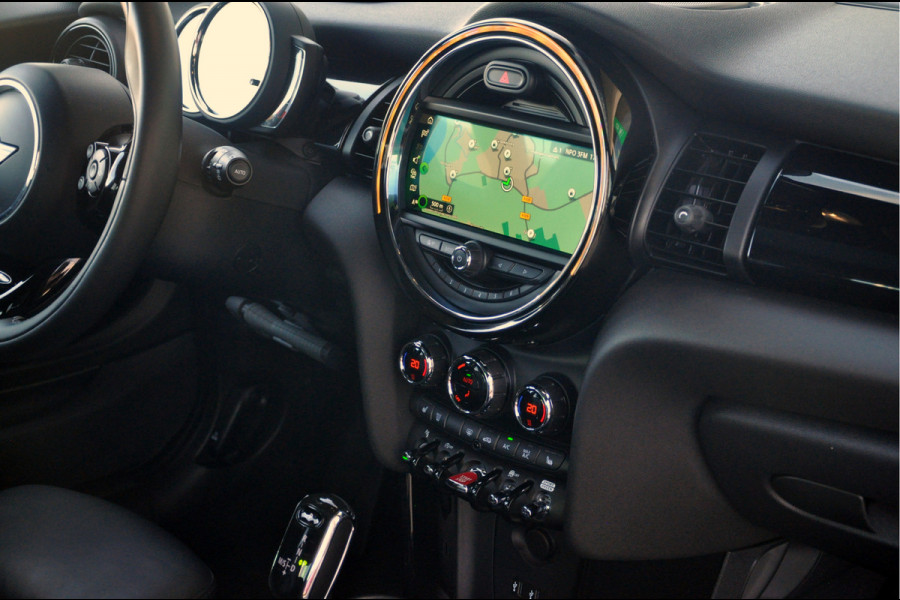 MINI Mini 1.5 Cooper 60 Years Edition | 25.000 km! | 1e eigenaar van juli 2019 | HK-Audio | Head Up | Panoramadak