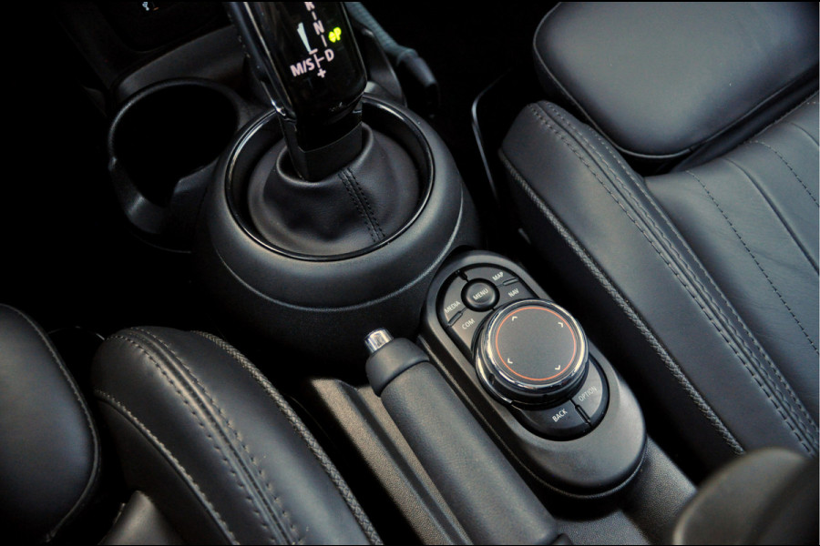 MINI Mini 1.5 Cooper 60 Years Edition | 25.000 km! | 1e eigenaar van juli 2019 | HK-Audio | Head Up | Panoramadak