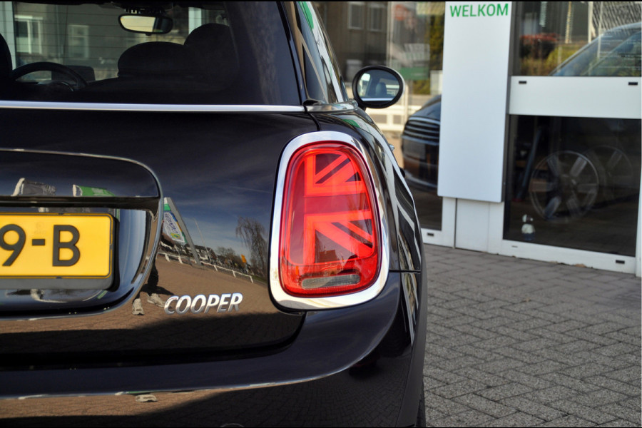 MINI Mini 1.5 Cooper 60 Years Edition | 25.000 km! | 1e eigenaar van juli 2019 | HK-Audio | Head Up | Panoramadak