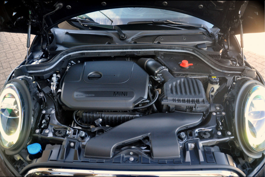 MINI Mini 1.5 Cooper 60 Years Edition | 25.000 km! | 1e eigenaar van juli 2019 | HK-Audio | Head Up | Panoramadak