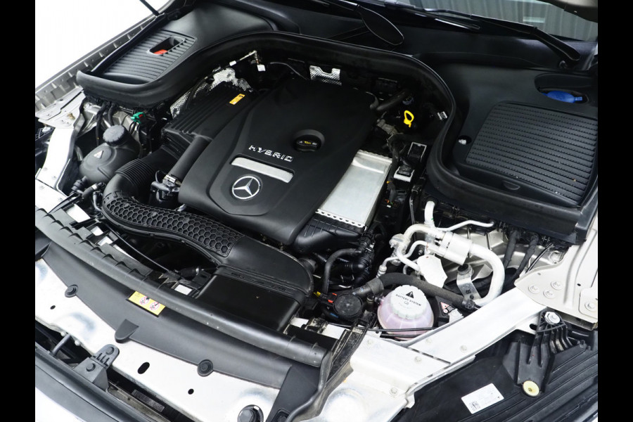 Mercedes-Benz GLC 300e 4MATIC AMG | Leder | Trekhaak | Virtual | Camera | Memory | Sportstuur | Donkere Hemel | Carplay
