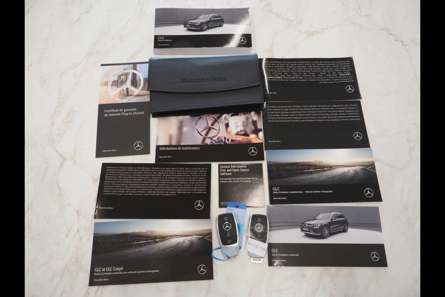 Mercedes-Benz GLC 300e 4MATIC AMG | Leder | Trekhaak | Virtual | Camera | Memory | Sportstuur | Donkere Hemel | Carplay