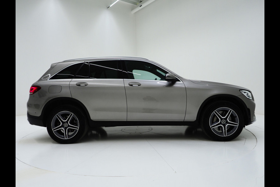 Mercedes-Benz GLC 300e 4MATIC AMG | Leder | Trekhaak | Virtual | Camera | Memory | Sportstuur | Donkere Hemel | Carplay